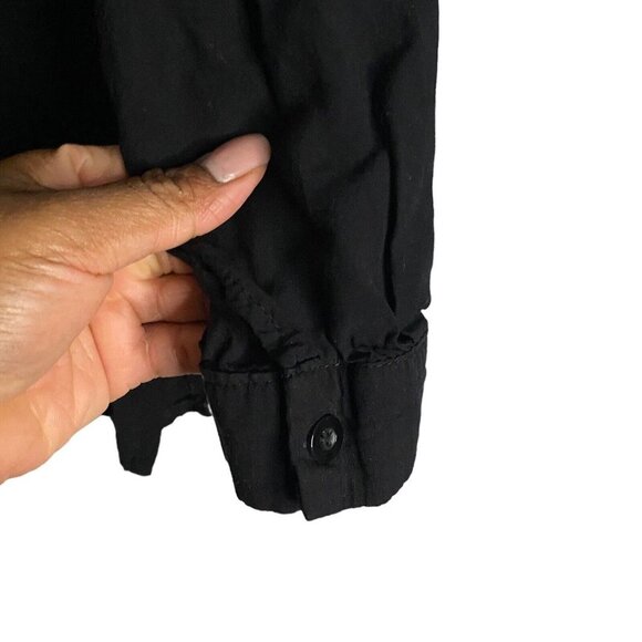 Women's Black/White Minimalist Face Sketch Print Button Down Shirt - Picture 5 of 6